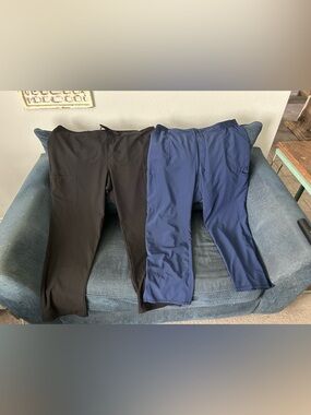 Women’s Drawstring Cargo Scrub Pants - Navy and Black